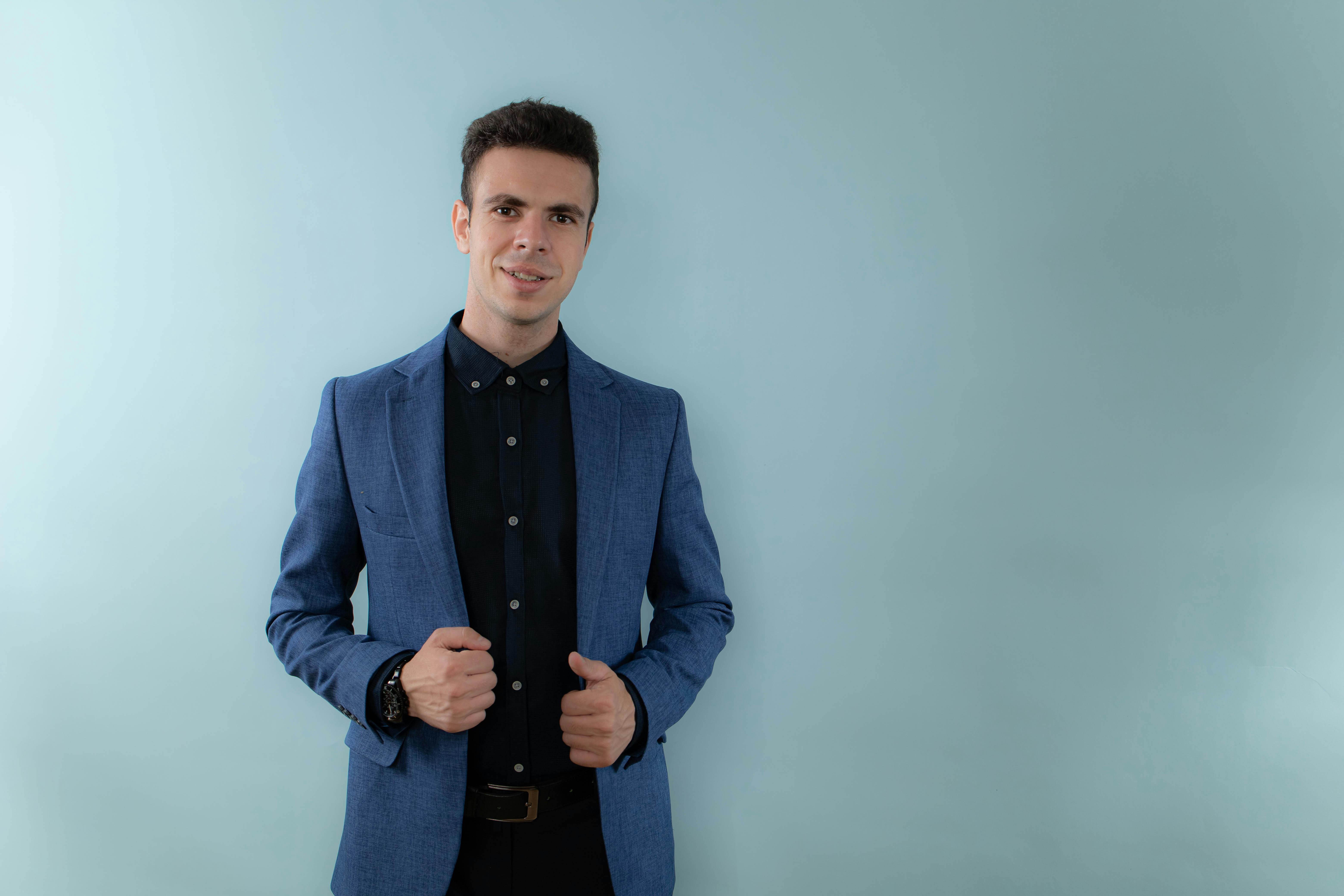 Male singer in tuxedo - resonance map overlay